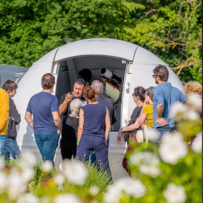 Adult introductory course in astronomy and astrophysics Adult introductory course in astronomy and astrophysics