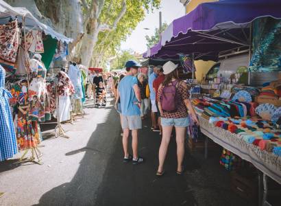 Marché provençal de Pernes-les-Fontaines