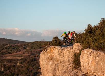 Etape 8 : St Saturnin les Apt/Fontaine-de-Vaucluse Traversée de Vaucluse e-bike