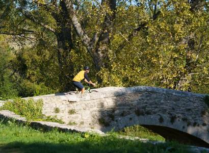 CÉRESTE-EN-LUBERON - À vélo, à l'assaut du plateau de Vachères