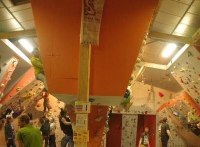 Cours  en salle de bloc adulte avec Sensabloc