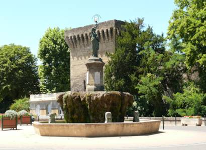 Depuis les douves jusqu'à l'Ouvèze