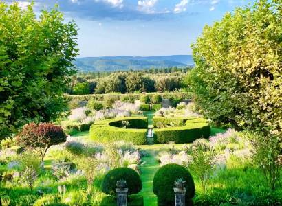 Visite par les propriétaires du Pavillon de Galon à Cucuron - les week end d'Avril à fin Juin