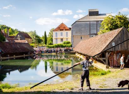 "How much we carry" - Cirque à Peypin d'Aigues