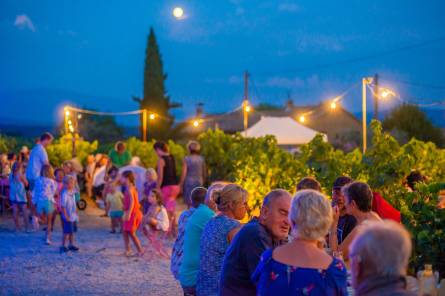 Les Je'dis vin - Konzert 'Blue Maracas' auf der Domaine la Ferme des Arnaud