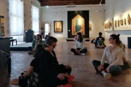 Yoga et méditation en famille au musée du Petit Palais