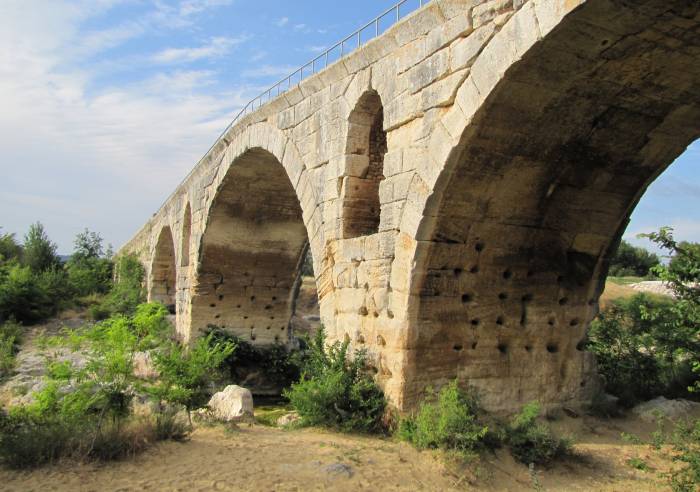 Pont Julien (Julien Bridge) - Visits, Monuments, Museums in Provence